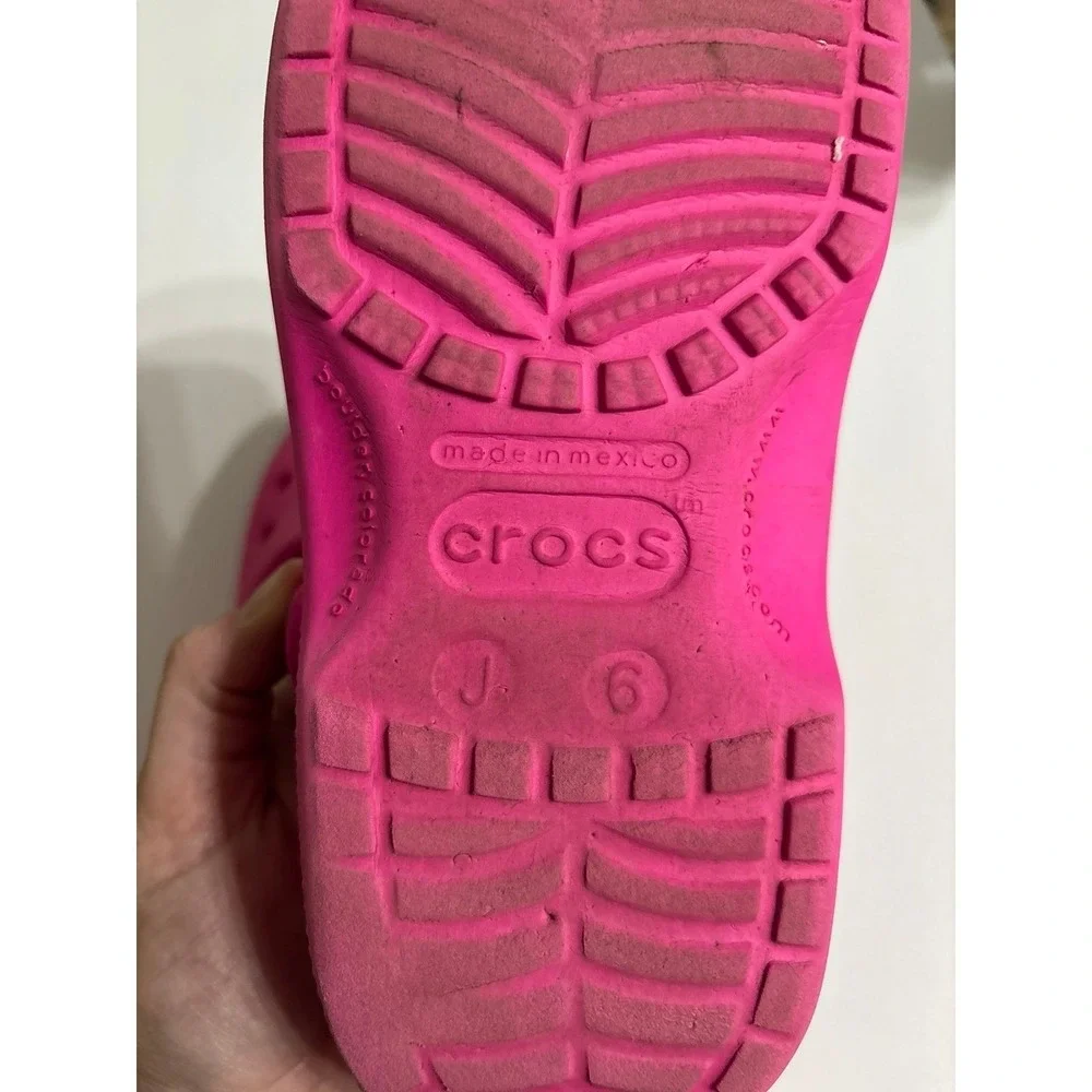Crocs Classic (size J6) Pink Croc Sandals